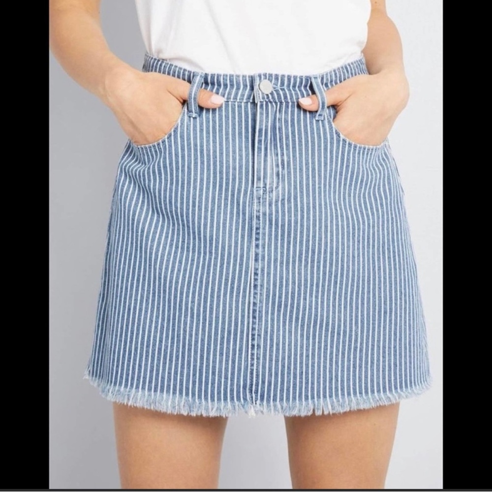 NWOT BLANK NYC Denim Mini Skirt Pale Rails White Blue Striped Fringed Hem sz 27